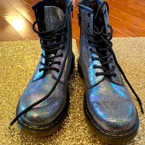 Dr. Marten’s Delaney Girls Boots Rainbow Oil Slick Glitter